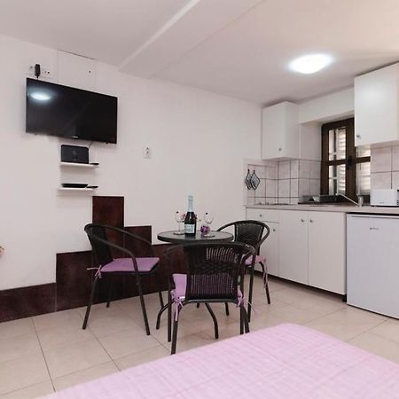 Central Apartment Rose In Hearth Of Split Exterior photo