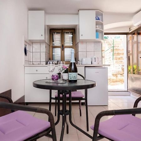 Central Apartment Rose In Hearth Of Split Exterior photo